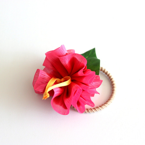 ꫛꫀꪝ✧︎*。オーロラフラワーデザインレジンヘアゴム