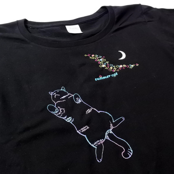 へそ天猫と星空の刺繍Tシャツ／黒／半袖 6枚目の画像