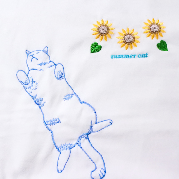 へそ天猫とひまわりの刺繍Tシャツ／白／半袖 6枚目の画像