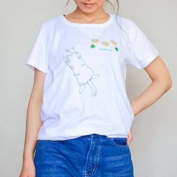 へそ天猫とひまわりの刺繍Tシャツ／白／半袖 3枚目の画像