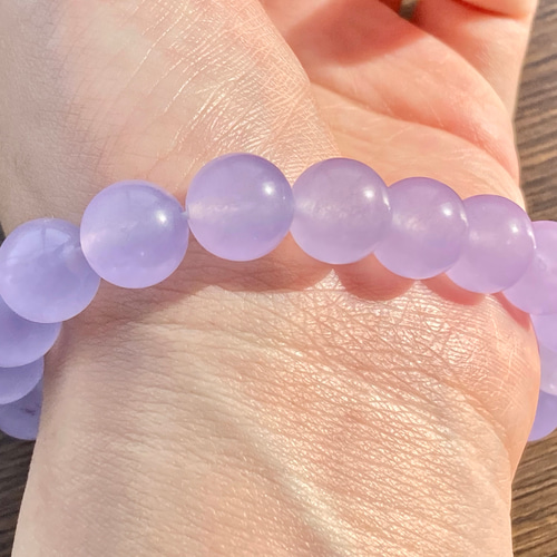 淡い幻想的な紫色！ライトパープルカルセドニーの天然石ブレスレット