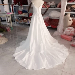 エレガント ウエディングドレス キャミソール  Vネック  ロングトレーン花嫁/結婚式 2枚目の画像