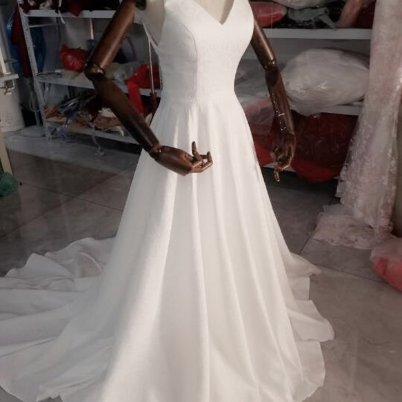 エレガント ウエディングドレス キャミソール  Vネック  ロングトレーン花嫁/結婚式 4枚目の画像