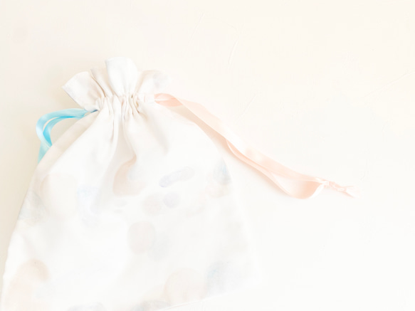 やさしい色の巾着袋　絵の具で描いたオリジナル生地　夏の記憶 3枚目の画像