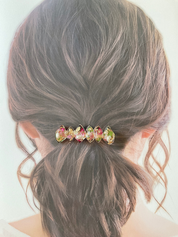 【SALE】お花が入ったクリア鉱石レジンヘアクリップ 6枚目の画像