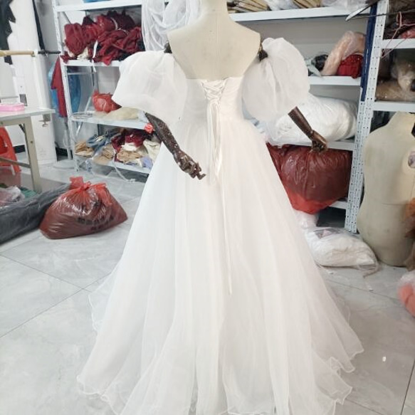 人気上昇！ウエディングドレス  取り外し袖   編み上げ  リボン  チュールスカート 花嫁/結婚式 5枚目の画像