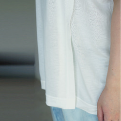 【シルクのような肌ざわり】便利な綺麗目デザインTシャツ（ホワイト） 【プレミアム素材・日本製】 Nanafu カットソー 6枚目の画像