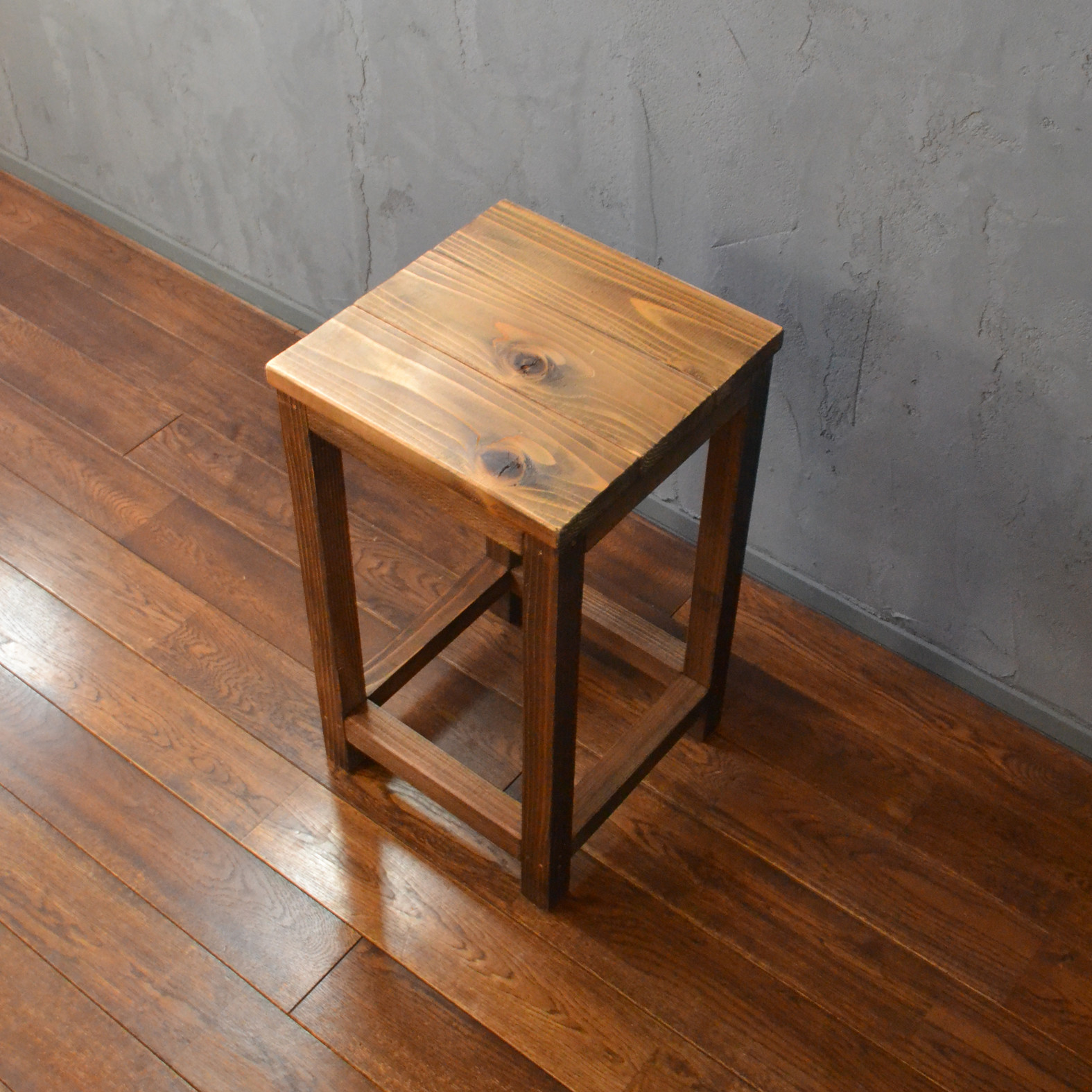 レトロ 木製スツール 丸椅子 スツール ビニールレザー張り レトロ 木製スツール 丸椅子 スツール ビニールレザー張り 楽天市場