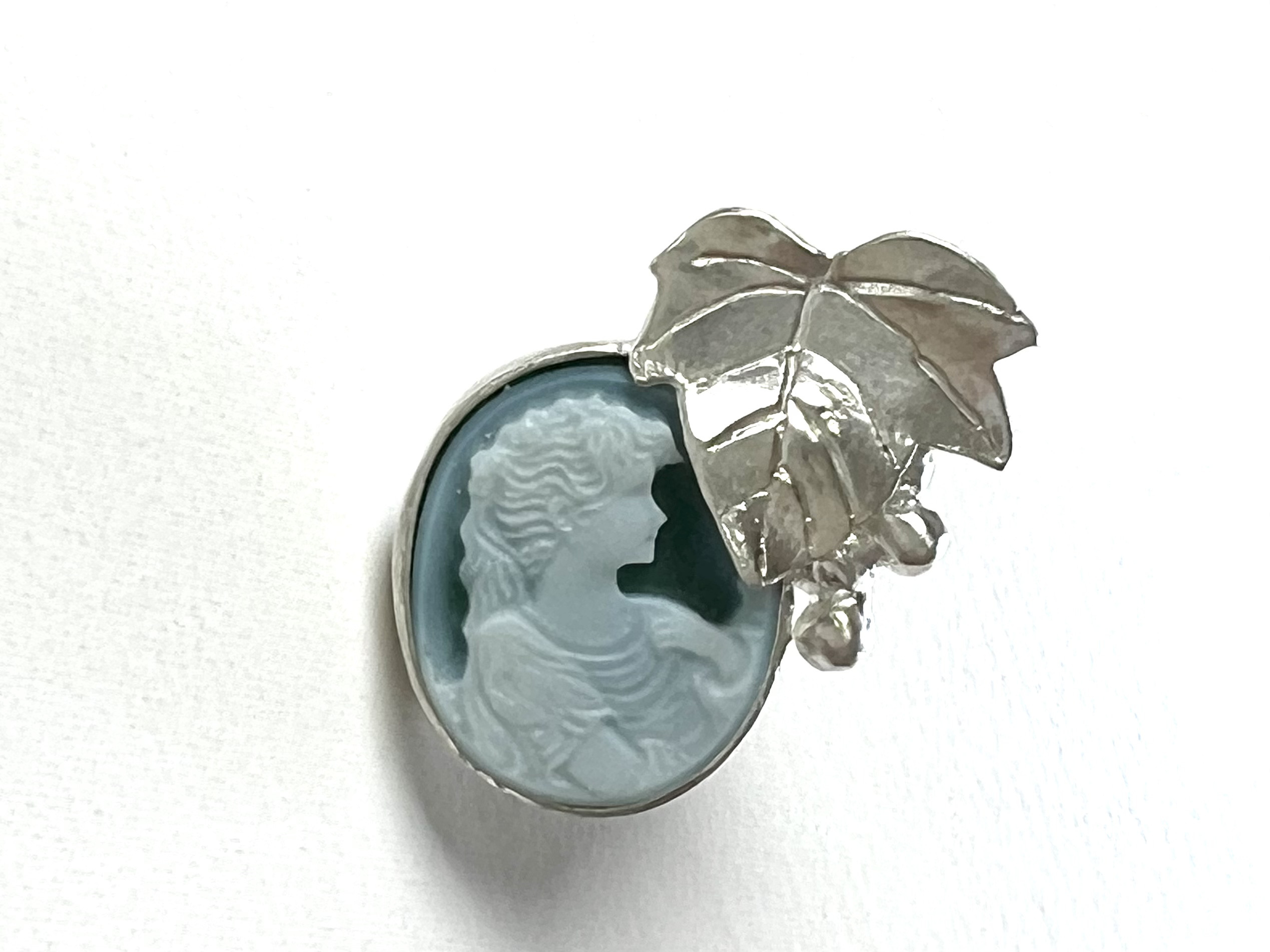 葡萄とカメオのピンブローチ