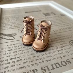 オビツ11&ミディブライス ミニチュア靴　Lタイプ　ベージュ×靴底靴紐こげ茶 1枚目の画像