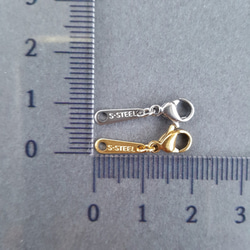 [4pcs] オール サージカルステンレス カニカン S.STEEL刻印プレート  ニッケルフリー 2枚目の画像