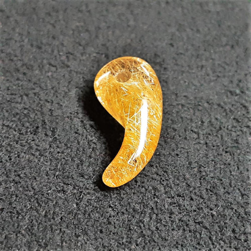 勾玉の形が綺麗すぎる!!】現品一点物 ゴールドルチル 勾玉