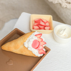 草莓馬卡龍可麗餅 耳環 單支 甜點飾品 五片草莓 第2張的照片