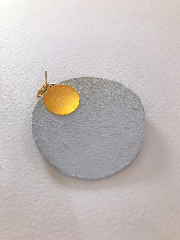 gold moon leather round pierce 6枚目の画像