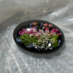 レースフラワーとピンクの小花達（ヘアゴムorブローチ） 3枚目の画像