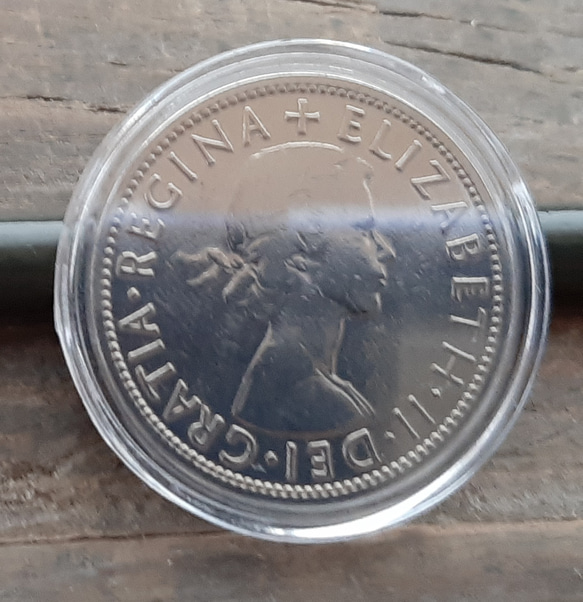 イギリス 英国 古銭 エリザベス2nd　 ハーフ クラウン コイン 1957年 昭和32年 32mm 14g イギリス 2枚目の画像