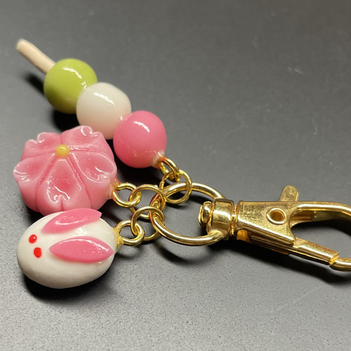 オーダー品⭐︎ハンドメイド　フェイクスイーツ　キーホルダー　チャーム Amazon.co.jp: フェイクスイーツ キーホルダー チャーム