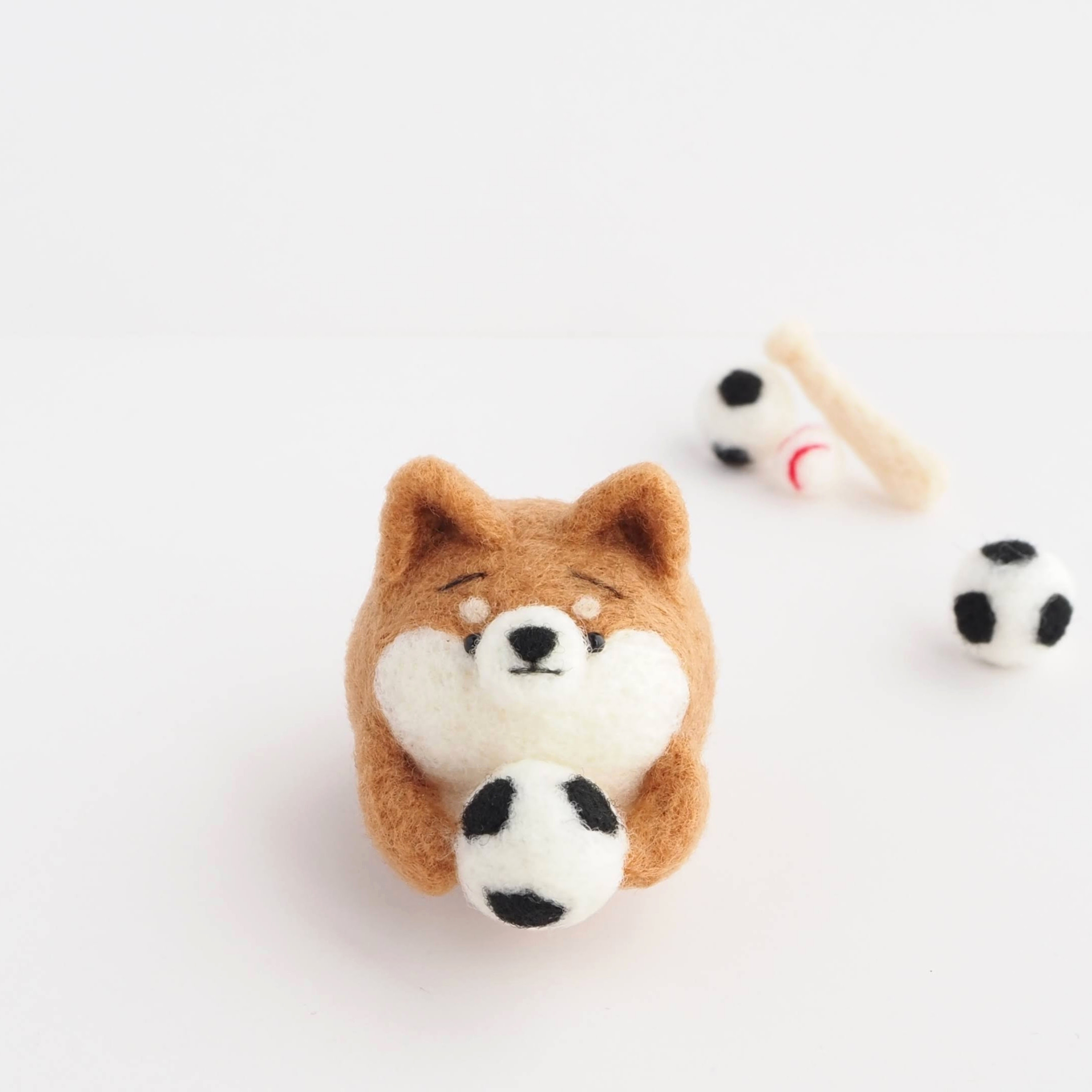 受注製作】 まゆ柴犬とサッカー(赤柴・黒柴・白柴) 羊毛フェルト 羊毛 
