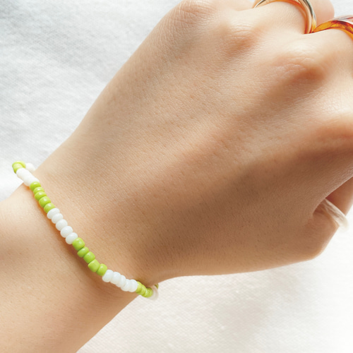 シンプルビーズブレスレット(緑、白) ビーズアクセサリー 韓国