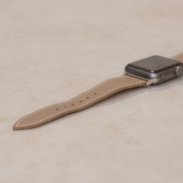 採用優質皮革製成 Apple Watch 皮帶 Etaupe Greige Vaux Epson Etoup 可改為雙層纏繞 第8張的照片