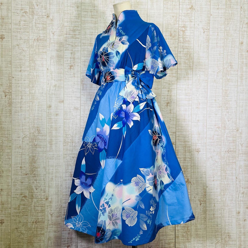 ブルー系２種類の花柄浴衣立ち襟＆フレアー袖テントライン・美ライン