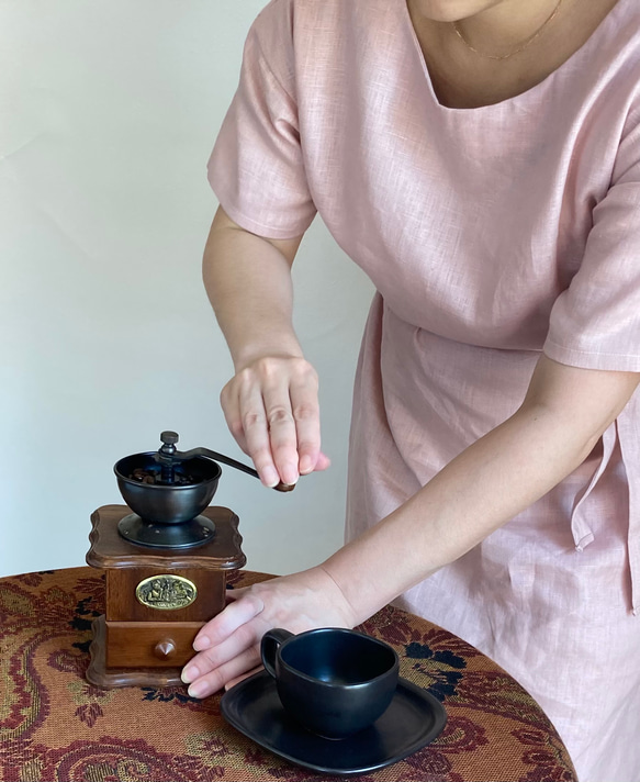 麻/リネン100％涼しいゆったり腰紐ワンピース（ピンク・黄・山吹・紺・白・黒/半袖） 5枚目の画像
