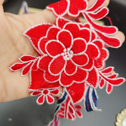 品番YZ1122 レッド 刺繍 花 パーツ モチーフ 2枚 花 生地 生地