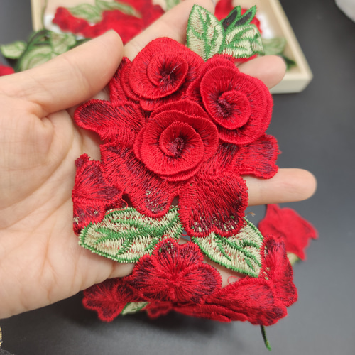 C品番YZ1118r 花 刺繍 ケミカルモチーフ 2枚 薔薇 飾り レース C品番YZ1118r 花 刺繍 ケミカルモチーフ 2枚 薔薇 飾り レース