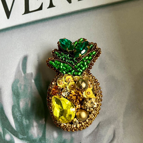 ビーズ刺繍ブローチ パイナップル イエロー ゴールド 大人 ブローチ