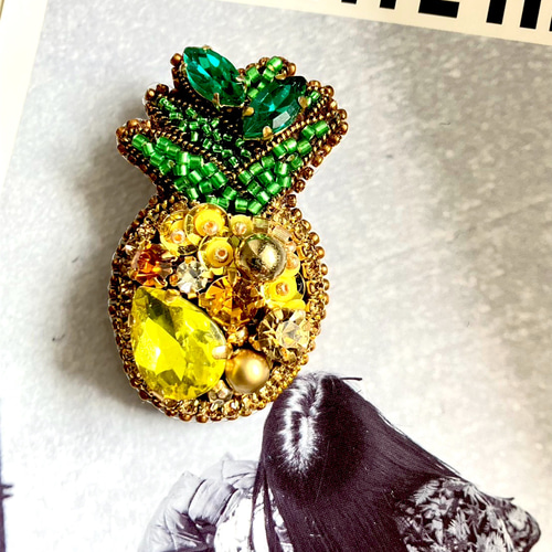 ビーズ刺繍ブローチ パイナップル イエロー ゴールド 大人