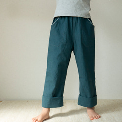 長く着れる子供服／青緑色のゆったりストレートパンツ（120cm〜140cmくらい）／コットン100% 2枚目の画像