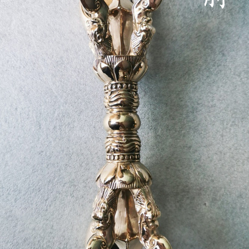 【修縁堂】仏教法器 川派穢迹金剛杵 五鈷杵 密教法具 真鍮製 vajra23cm 修縁堂】仏教法器 川派穢迹金剛杵 五鈷杵 密教法具 真鍮製 vajra23cm
