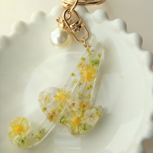 受注制作】イニシャルチャーム＊イニシャルキーホルダー＊お花