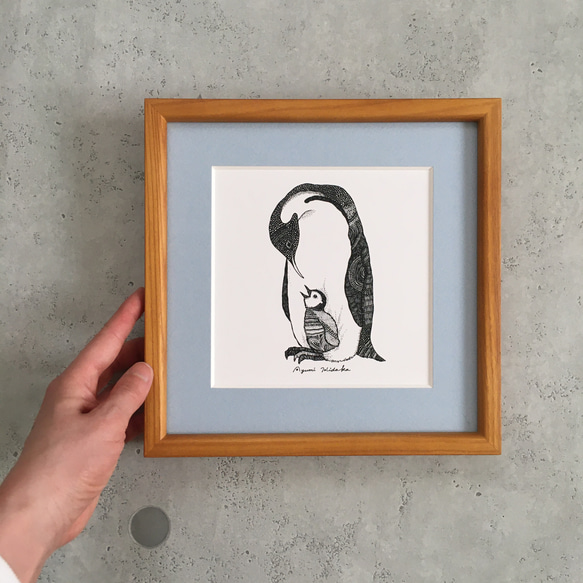 初夏を感じる『ペンギン親子』ブルーの額装ポスター(20㎝角) 1枚目の画像