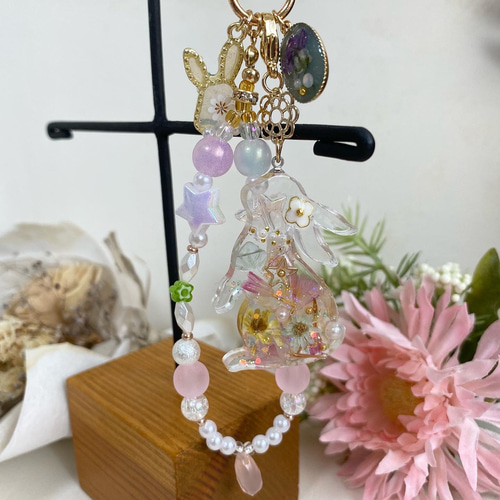 ハンドメイド*レジン うさぎ キーホルダー 花 ドライフラワー ハンドメイド*レジン うさぎ キーホルダー 花 ドライフラワー