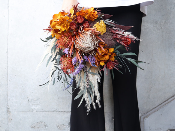 【人気】テラコッタカラーのネイティブ花材を束ねたクラッチブーケ パンパスグラス ウェディングブーケ ドライフ 3枚目の画像