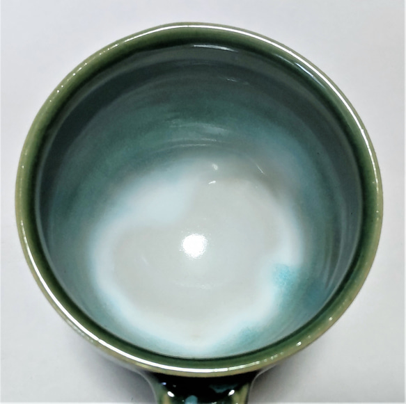 エメラルドグリーンのマグカップ（大きめ） 4枚目の画像