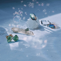 【034 Emerald Song Collection】 エメラルド 鉱物原石 イヤーカフ 天然石 アクセサリー 6枚目の画像