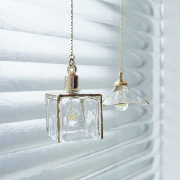 【再販7】微発光ランプシェードピアス(イヤリング)【特集掲載作品】 1枚目の画像