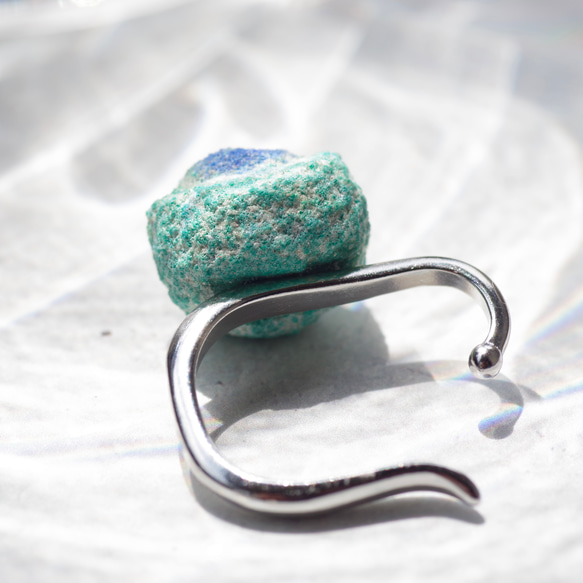 [066 翡翠之歌系列] 藍銅礦 x 孔雀石礦物寶石耳夾天然石 第5張的照片