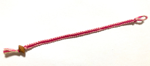 細めデザインのヘンプブレスレット(ピンク×ピンク) 9枚目の画像