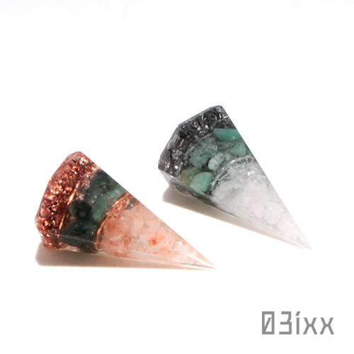 【美香様】オルゴナイト盛り塩とお皿✖2点セット♥ミルキー五芒星♥宇宙まねきねこ 送料無料】盛塩 オルゴナイト 六角錐 ミニ エメラルド 翠玉 5月