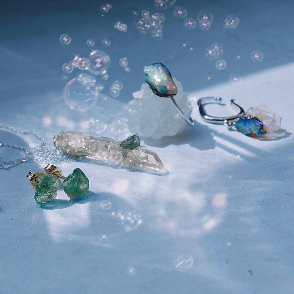 【073 Emerald Song Collection】 エメラルド 鉱物原石 14kgfピアス 天然石 アクセサリー 7枚目の画像