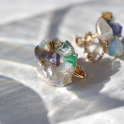 【097 Emerald Song Collection】 Integration Earring 鉱物原石ピアス 2枚目の画像