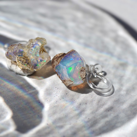 【102 Emerald Song Collection】 オパール 鉱物原石 イヤリング 天然石 アクセサリー 3枚目の画像
