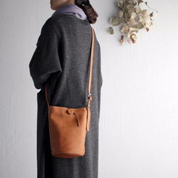 《数量限定＊訳あり》本牛革 斜め掛けショルダーバッグ ポシェット hana （キャメル） 2枚目の画像