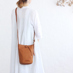《数量限定＊訳あり》本牛革 斜め掛けショルダーバッグ ポシェット hana （キャメル） 3枚目の画像
