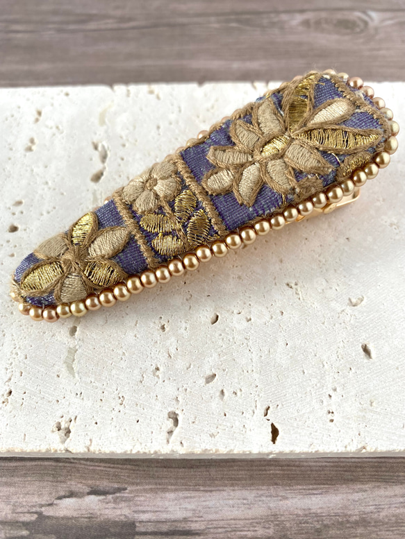 インド刺繍リボン ヘアクリップ グレー ゴールド パール ビーズ刺繍 4枚目の画像