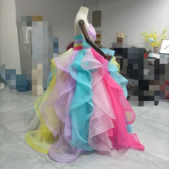 上品！カラードレス レインボースカート ソフトチュール ベアトップ カラーストーン プリンセスライン 結婚式/披露宴 4枚目の画像