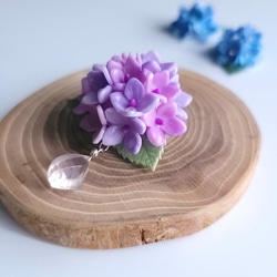 雨上がりの紫陽花×天然石ブローチ【パープル】 4枚目の画像